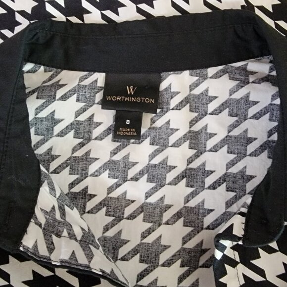 Worthington Black and White Houndstooth Design Long Sleeve Blouse in Size 8 - Picture 5 of 5